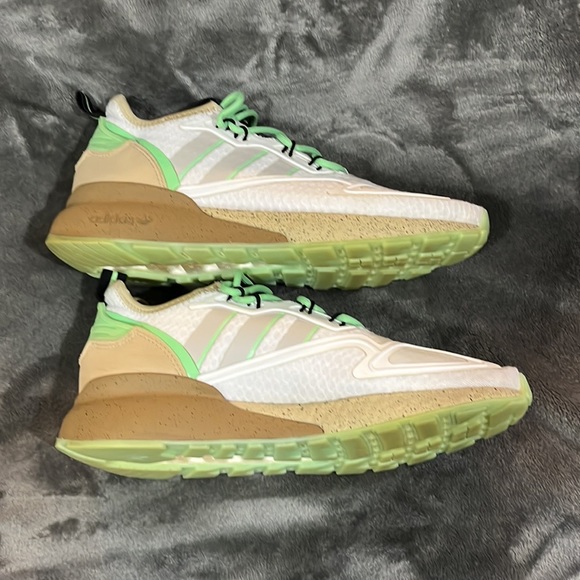 Adidas Star-Wars X ZX 2K Boost Mandalorian " Mudhorn "  Mens Sz 8.5 GUC - Picture 3 of 7